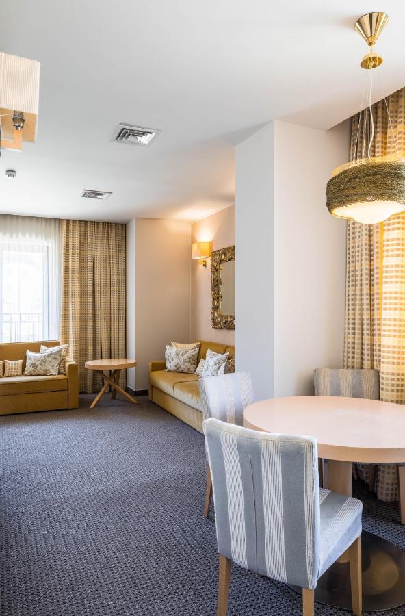 Hotel Rogge Resita Esterno foto