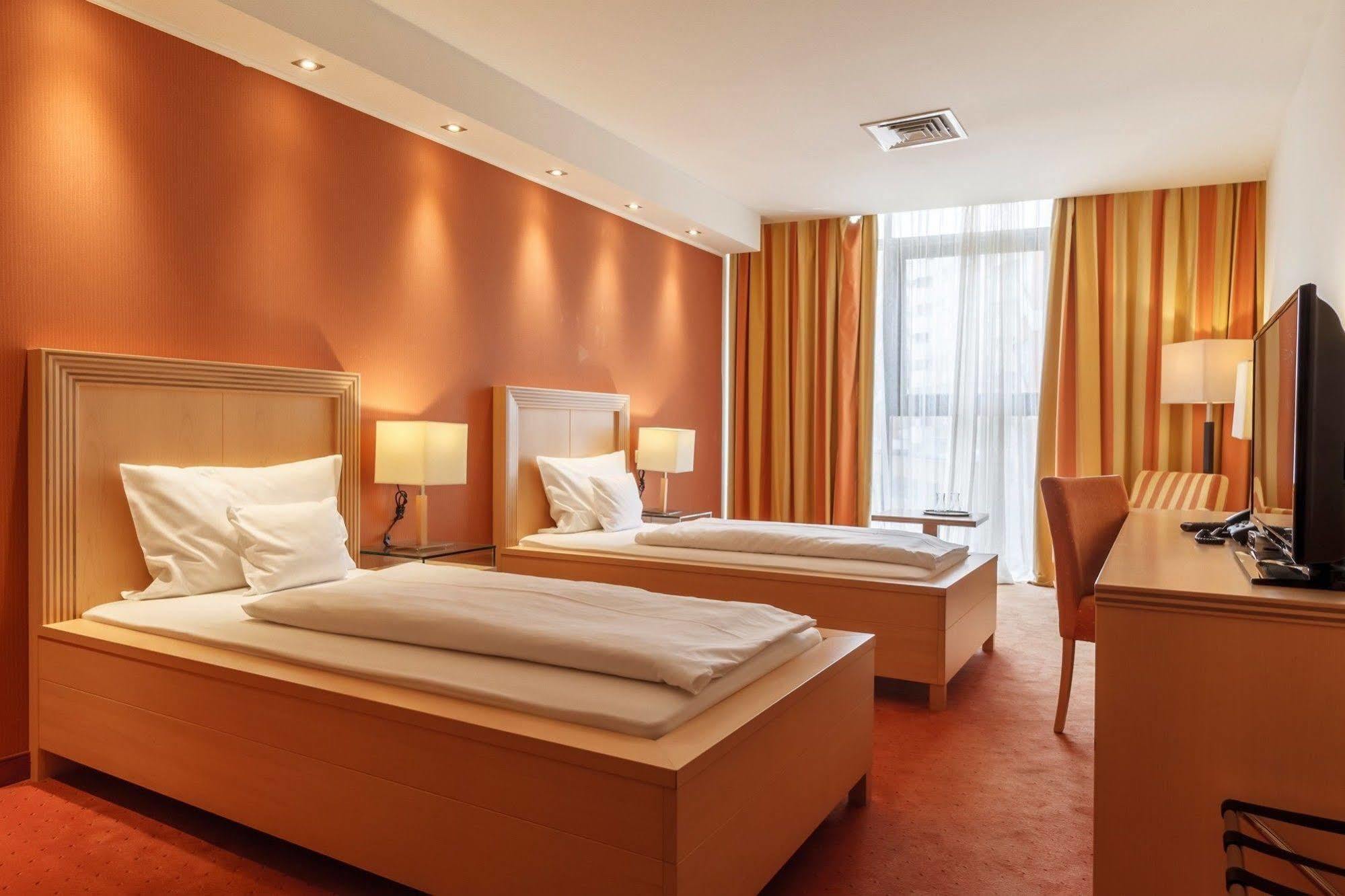 Hotel Rogge Resita Esterno foto