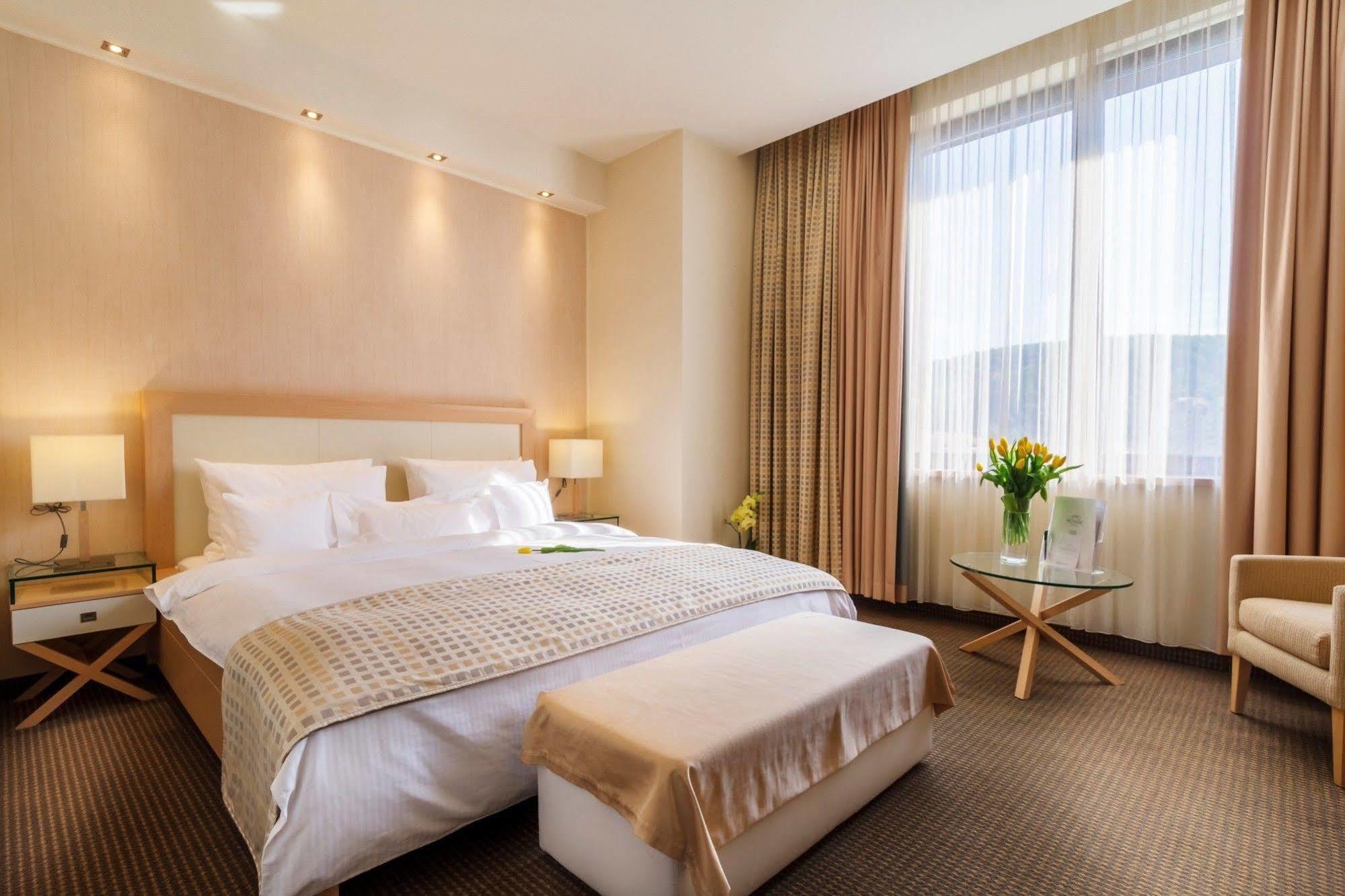 Hotel Rogge Resita Esterno foto